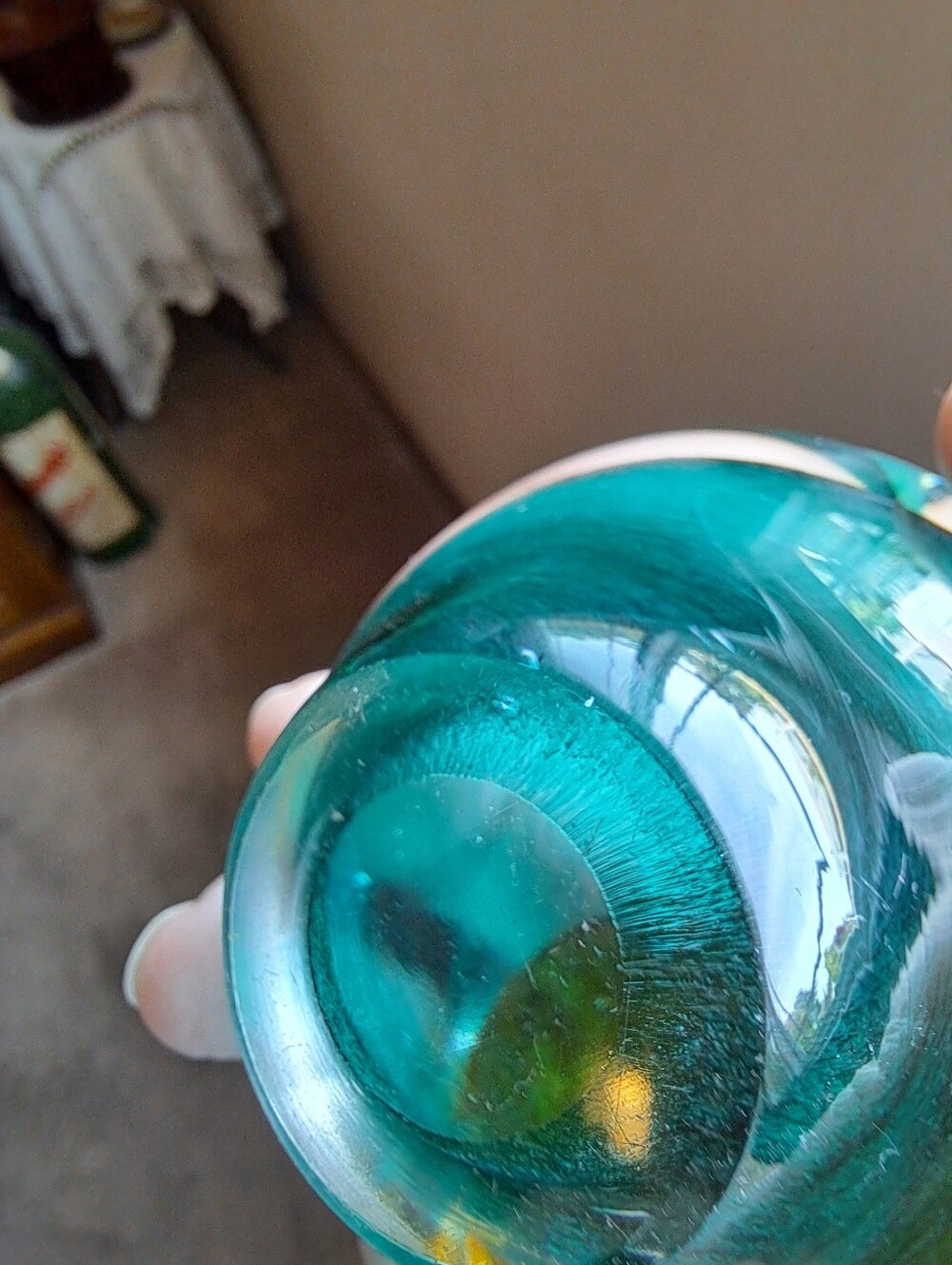 Beautiful GLASS Apple - Picture 3 of 5